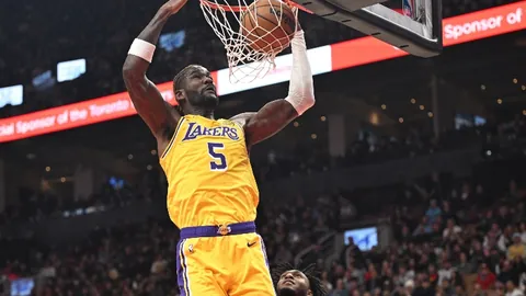 “火箭豪取12连胜佳绩，再战马刺，续写NBA连胜传奇！”